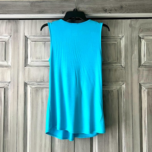 Beautiful Blue, Sleeveless, Ruffle Collar Top. - Picture 3 of 6